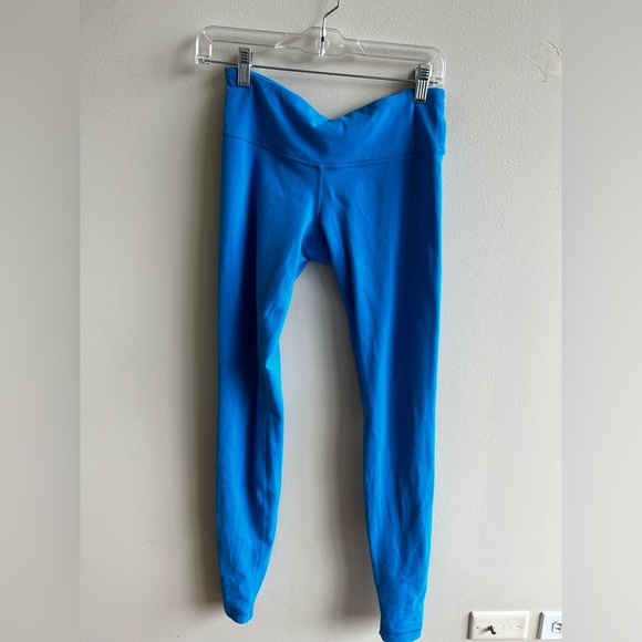 Lululemon, mid-rise legging. Size 4 - Picture 1 of 5